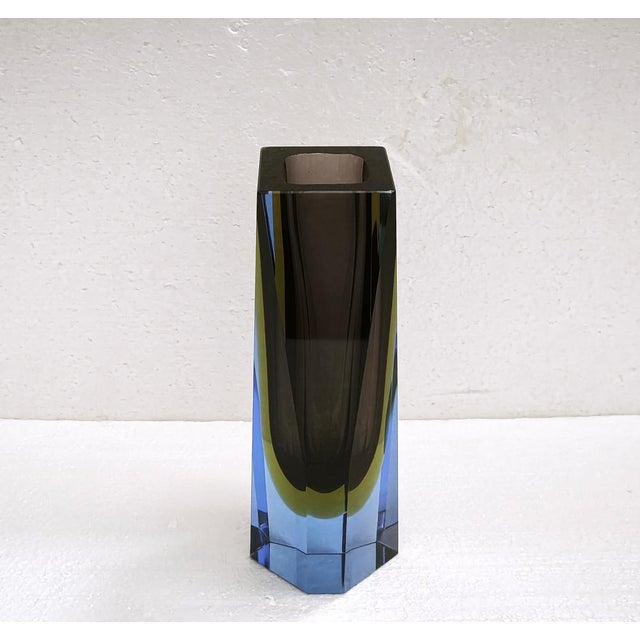 A remarkable vintage Murano art glass vase, attributed to the Mandruzzato workshop, handmade in Italy from the late 1960s...