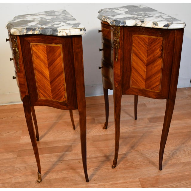 Wood 1910 Pair French Louis XV Walnut Satinwood & Marble Bedside Tables Nightstands For Sale - Image 7 of 13