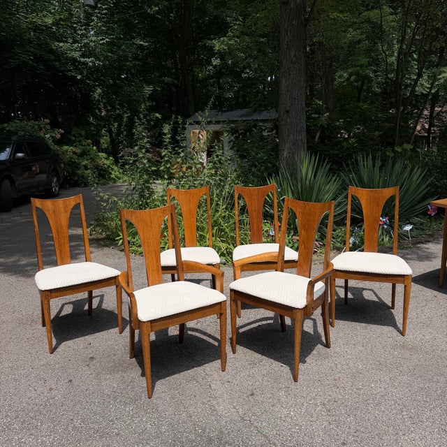 Mid-Century Modern Mid Century Modern Attributed to Broyhill Walnut Dining Set With 6 Chairs For Sale - Image 3 of 12