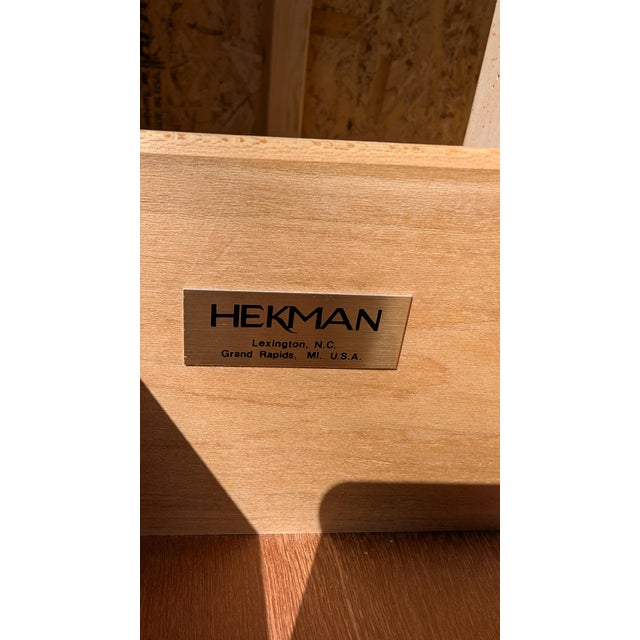 Vintage Hekman Blond 3-Drawer Bedside Chest With Bookmatched Figured Veneer For Sale - Image 11 of 18