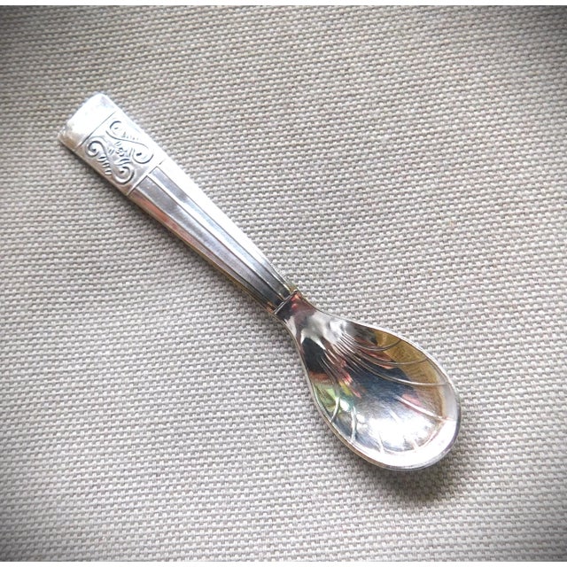 1920s Antique English Classic Silver Art Deco Salt Spoon For Sale - Image 5 of 11