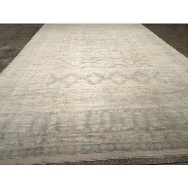 Galerie Shabab Collection Mid-20th Century Moroccan Oversize Carpet For Sale In New York - Image 6 of 8