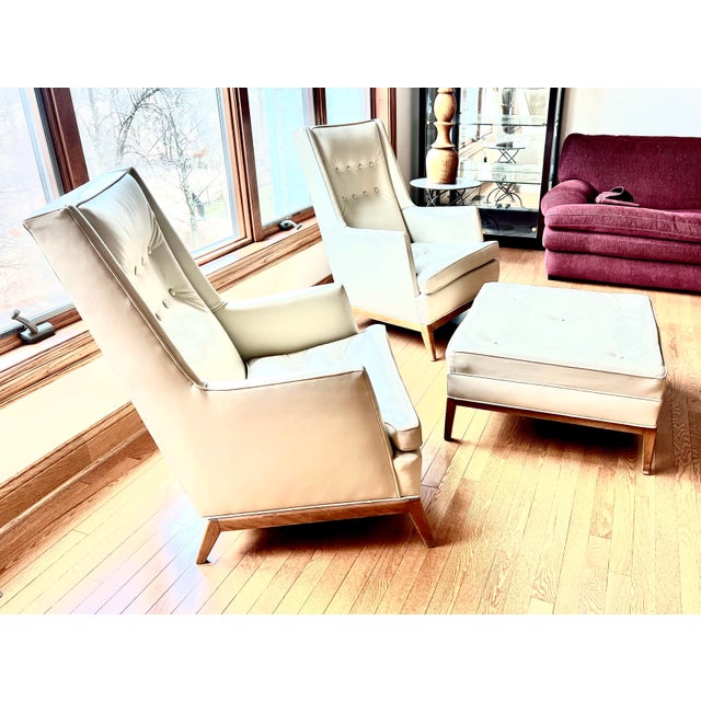 T.H. Robsjohn Gibbings 1960s Vintage Mid-Century Modern Th Robsjohn-Gibbings White Leather Chairs With Ottoman - 3 Pieces For Sale - Image 4 of 8