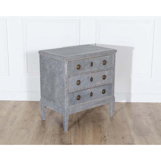 Swedish Painted Chest of Drawers in Grey-Blue, circa 1920 For Sale - Image 4 of 8
