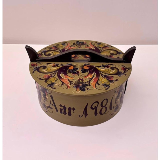 Vintage Norwegian Hand-Painted Bentwood Tine Box With Rosemaling, 1981 For Sale - Image 6 of 10