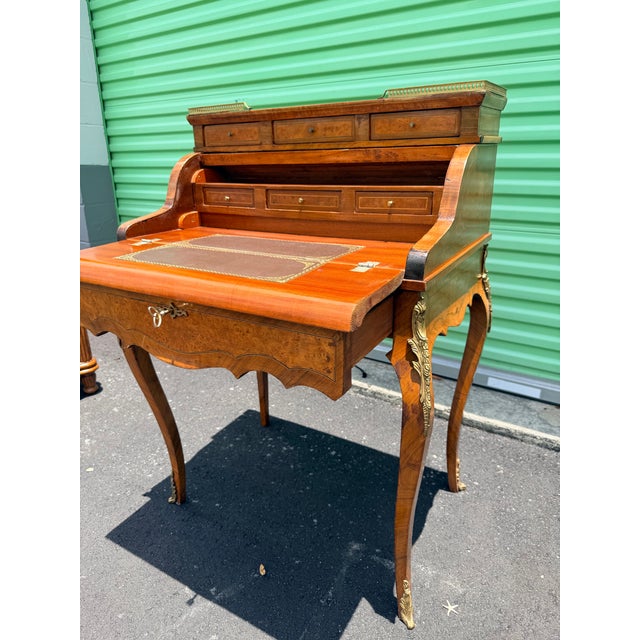1970s French Louis XV Style Burl Wood Cylinder Roll Top Writing Desk With Brass Gallery and Ormolu Mounts For Sale - Image 10 of 12