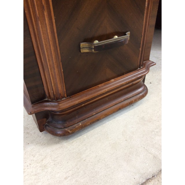 Art Deco Vanity With 8 Dovetailed Drawers and Round Mounted Mirror For Sale - Image 17 of 18