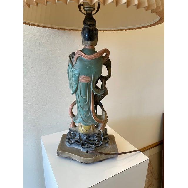 Stiffel Vintage 1940s Chinoiserie Guanyin Figural Chalkware Lamp With Crane Motif, Paired With Stiffel Pleated Shade. For Sale - Image 4 of 12
