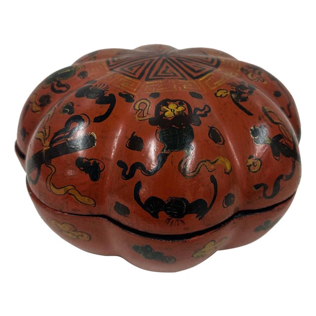 Early 20th Century Antique Chinese Pumpkin Shaped Lacquer Box For Sale