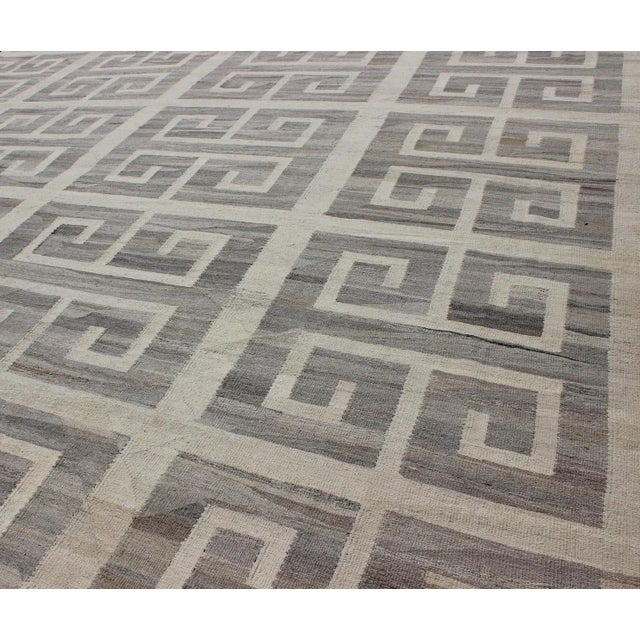 2020s 2020s Oversized Modern Kilim With Large Scale Greek Key Design in Cream & Gray Tones For Sale - Image 5 of 13