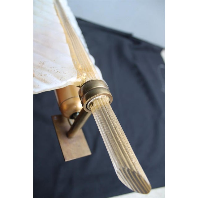 Gold Wall Lights with Gold Dust Leaves and Brass from Seguso Vetri Darte, 1950s, Set of 2 For Sale - Image 8 of 12