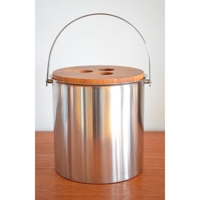 Bauhaus Mid-Century Cylinda Line Ice Bucket in Steel and Teak by Arne Jacobsen for Stelton, 1960s For Sale - Image 3 of 9