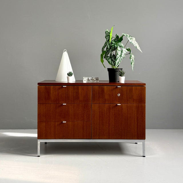 Mid-Century Modern Sideboard by Florence Knoll Bassett for Knoll International, 1980s For Sale - Image 3 of 10