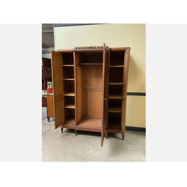 Age: circa 1910 Wood type: solid oak Condition: very good, meticulously maintained, fully restored original condition...