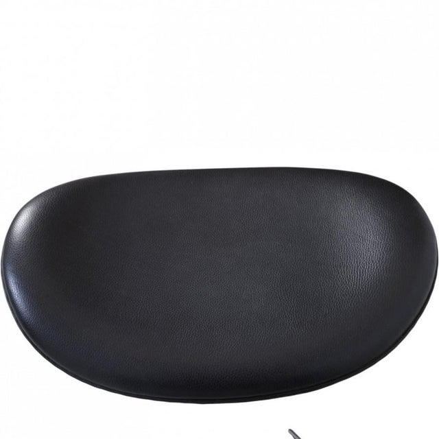 Egg Stool in Black Aura Leather by Arne Jacobsen, 2016 For Sale - Image 6 of 9