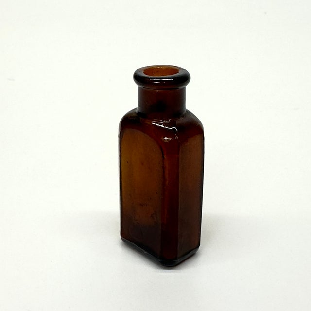 Early 20th Century Vintage Amber Apothecary Bottles - Group of 5 For Sale - Image 5 of 9