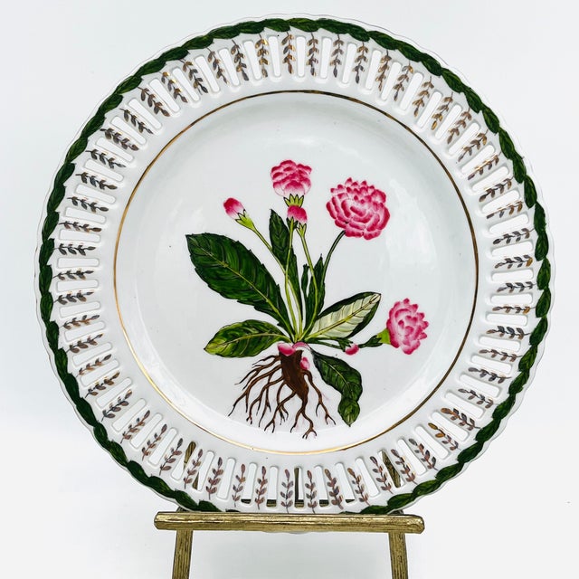 Late 20th Century Vintage Reticulated Floral Plates With Green and Gold Trim - Set of 3 For Sale - Image 5 of 18