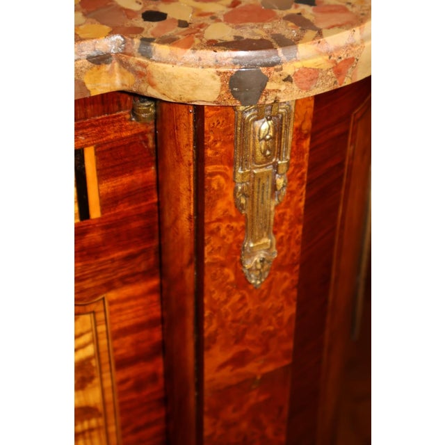 1920s French Louis XV Style Marble Top Mixed Wood Inlaid End Table Nightstand C 1920 For Sale - Image 10 of 12