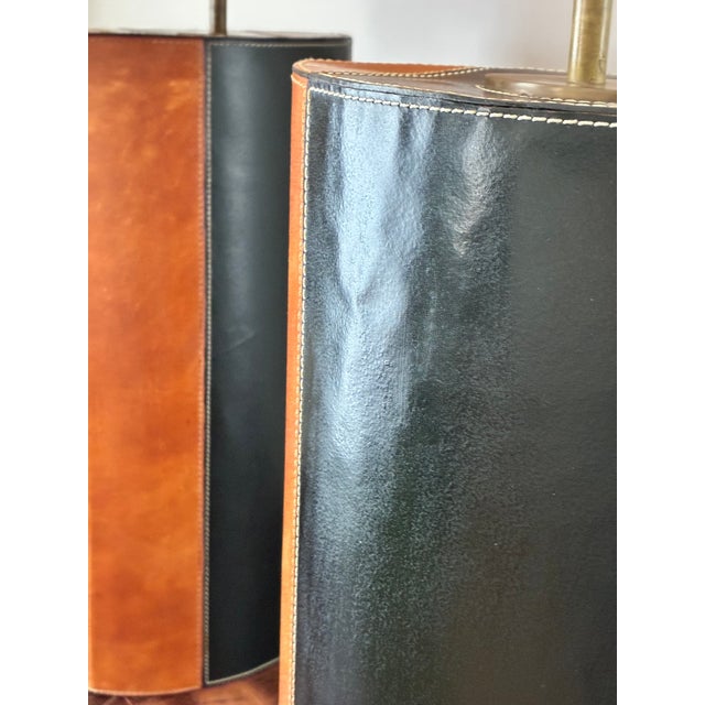 1960s Pair Mid Century Modern Stitched Two Tone Leather Wrapped Table Lamps For Sale - Image 5 of 7