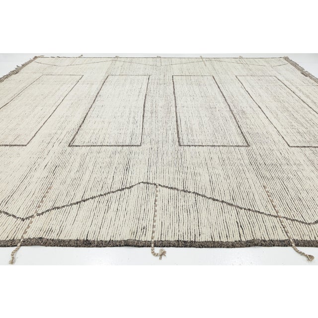 Modern Minimalist Moroccan Style Wool Rug – Handmade Geometric Linear Design For Sale In New York - Image 6 of 10