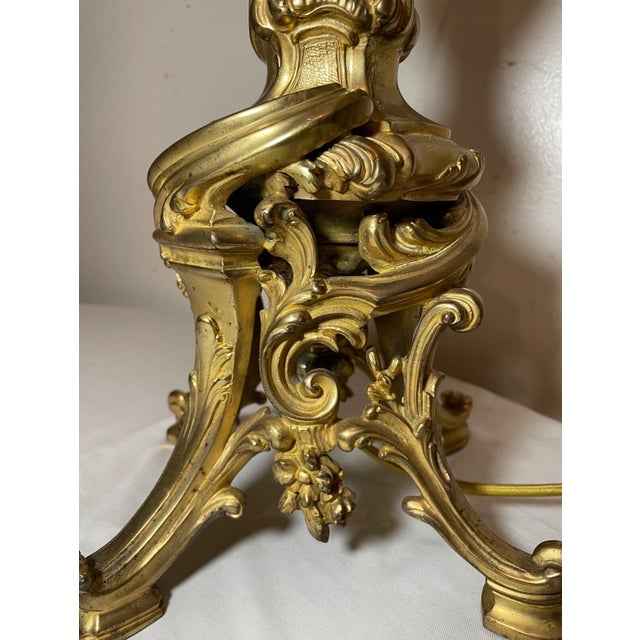 1910s Large Antique Ornate Solid Dore Bronze French Rococo Electric Table Lamp Light For Sale - Image 14 of 16