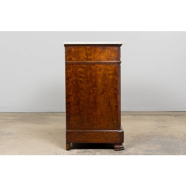 Brown 19th Century French Louis Philippe Burl Walnut Commode W/ Carrara Marble For Sale - Image 8 of 18