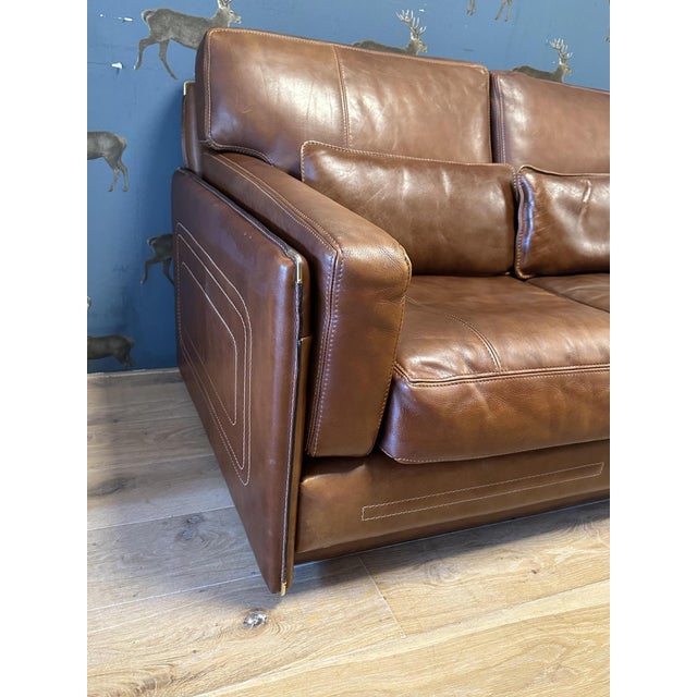 Beautiful buffalo leather 2-seater sofa. Features a stunning patina and a comfortable seat. The sofa is made of buffalo...