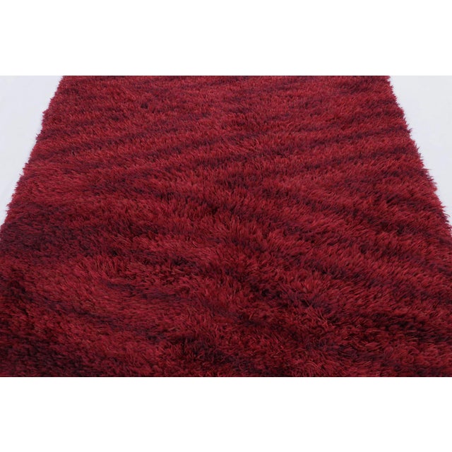 Rug & Kilim Vintage Swedish Rya Rug With Red Subtle Geometric Pattern - Rug & Kilim For Sale - Image 4 of 9