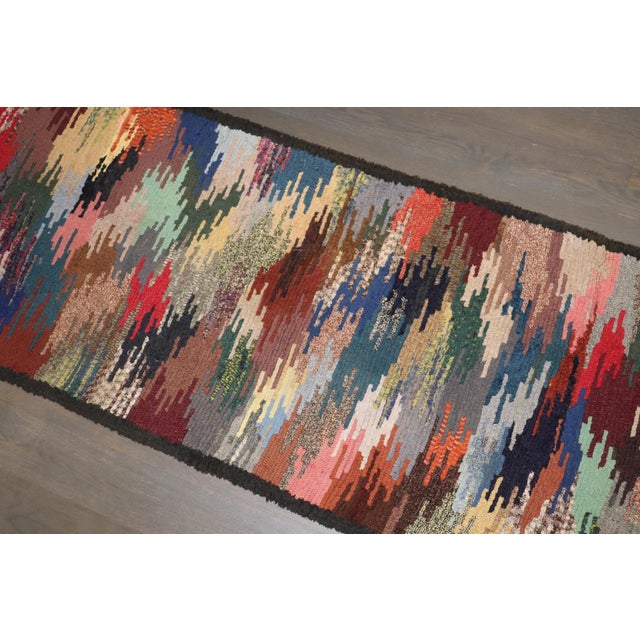 Early 20th Century Narrow American Hooked Runner rug no. j5212 For Sale - Image 5 of 7