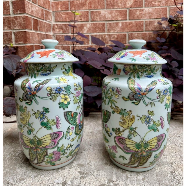 Chinese Famille Rose Butterfly and Floral Lidded Ginger Jars Chinoiserie Urns -a Pair For Sale - Image 4 of 11