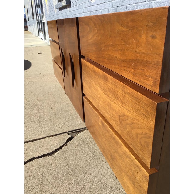 Vintage 1960 Mid-Century American of Martinsville Dresser For Sale - Image 9 of 12