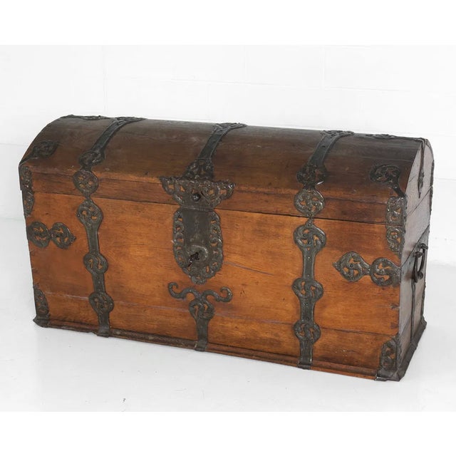 Rustic European 18th-Century Baroque Dome-Top Coffer With Original Key | Denmark For Sale - Image 3 of 10