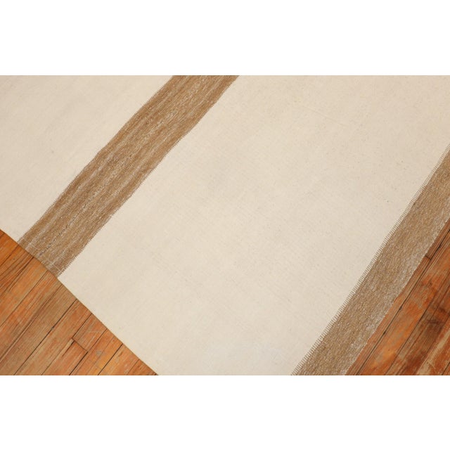 Contemporary Minimalist Turkish Kilim rug no. r5933 For Sale - Image 3 of 6