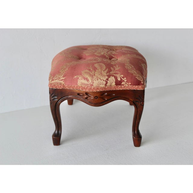 French Louis XV-style Carved Wood Upholstered Tufted Cabriole Legs Footstool Ottoman Vintage For Sale In Miami - Image 6 of 14
