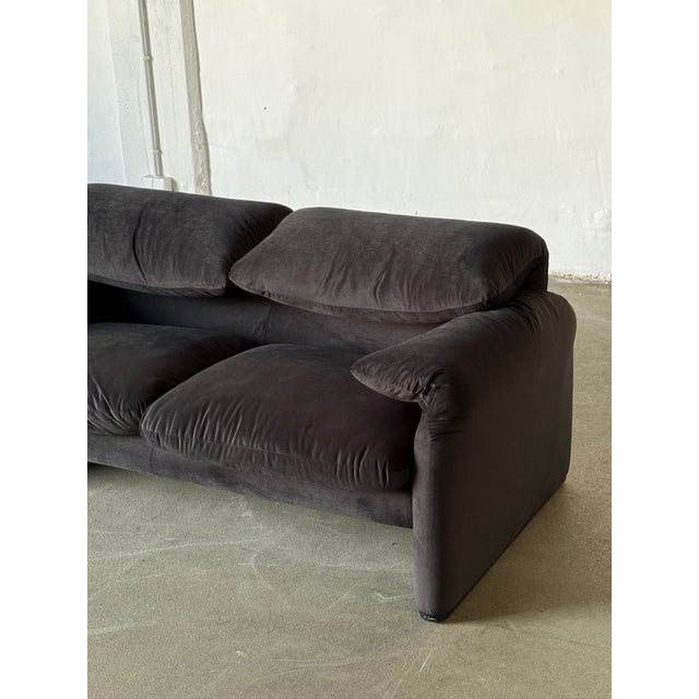 1970s 1970s Maralunga 2-Seater Sofa, Reupholstered in Black Velvet Attributed to Vico Magistretti for Cassina For Sale - Image 5 of 6