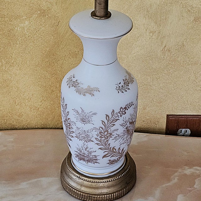1960s French Hollywood Regency Satin Milk Glass Nightlight Table Lamp With Floral Design For Sale - Image 12 of 18