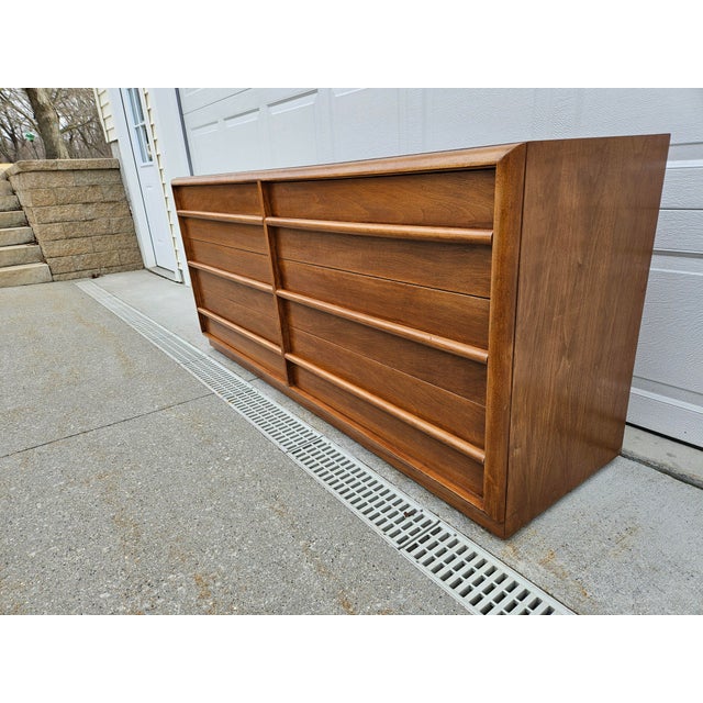 Robsjohn-Gibbings Widdicomb Walnut Six Drawer Dresser For Sale - Image 6 of 16