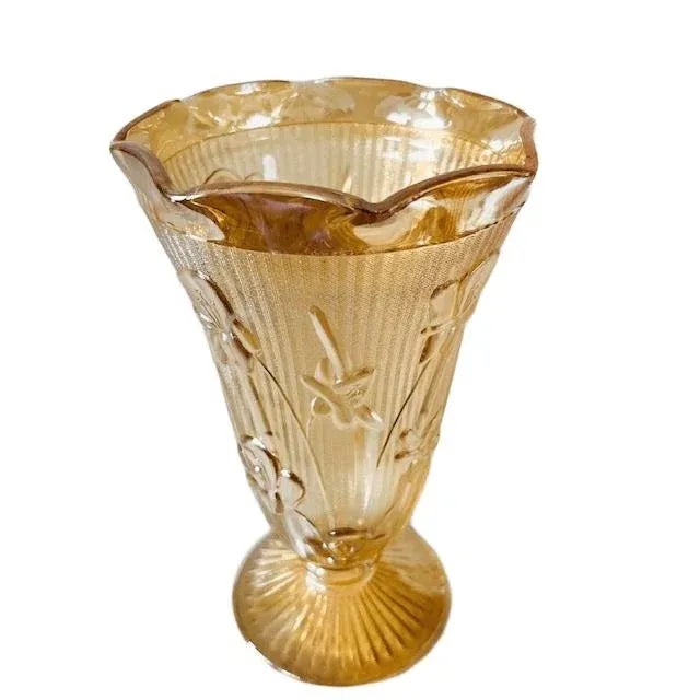 Mid-Century Modern Vintage Carnival Vase in Iridescent Peach Glass by Jeannette, 1950s For Sale - Image 3 of 8