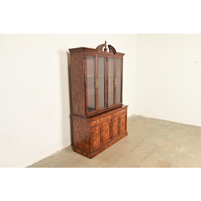 English Thomasville Georgian Carved Mahogany Lighted Breakfront Bookcase or Dining Cabinet For Sale - Image 3 of 16