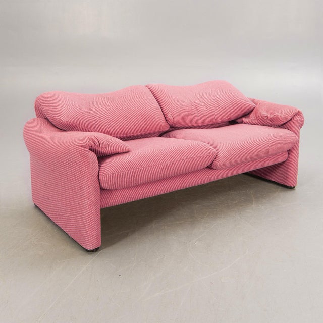 Mid-Century Modern Maralunga Two-Seat Sofa by Vico Magistretti for Cassina For Sale - Image 3 of 6