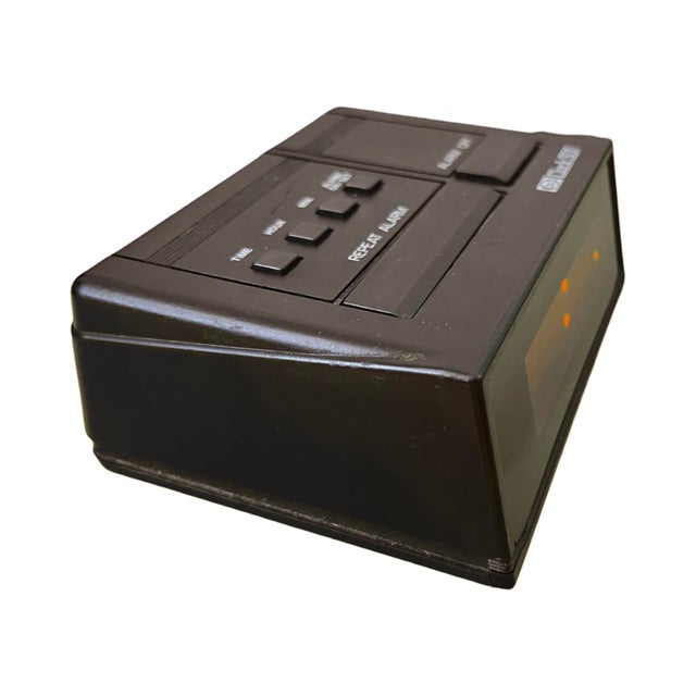 Mid-Century Modern Electric Clock/Alarm Clock Elite Clock 301, Germany 1980s. For Sale - Image 3 of 12