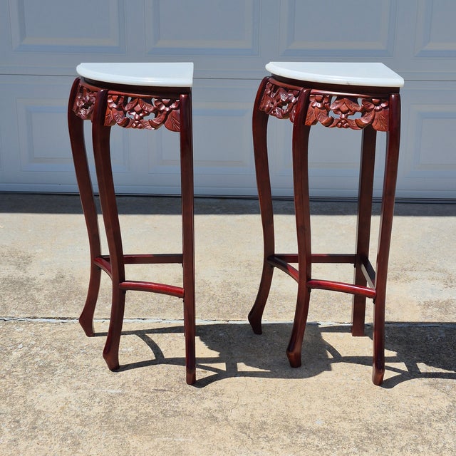 Wood Late 20th Century Carved Red Mahogany Stone Top Corner Tables Pedestals Plant Stands, a Pair For Sale - Image 7 of 15