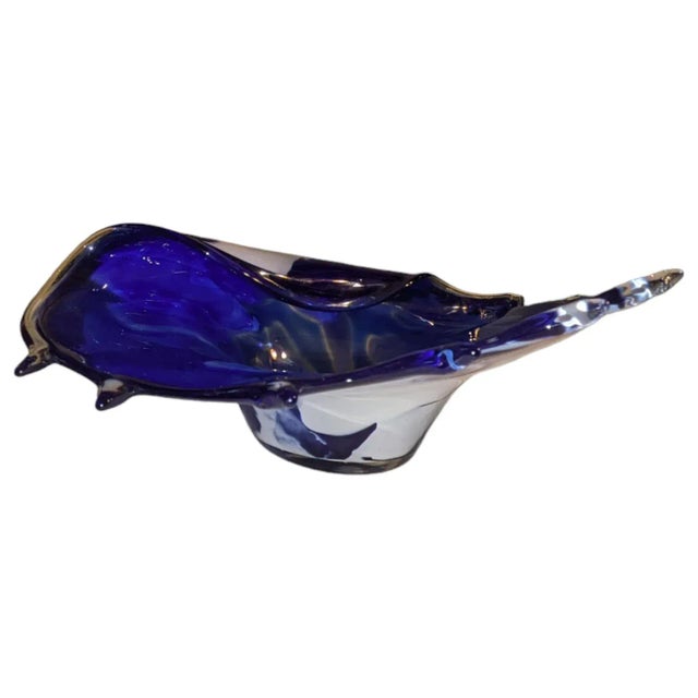 1980s Large Polish Blue and White Swirled Hand Blown Conch Shell Shaped Centerpiece Bowl For Sale - Image 9 of 11