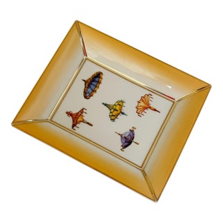 Vintage Chinoiserie Porcelain Valet Tray With Parasol & Umbrella Motif With Gold Gilt Trim For Sale