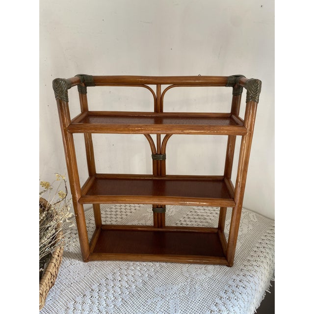 Vintage rattan and bamboo shelf, typical of the bohemian style of the 1970s. Can be placed on a surface or hung (hanging...