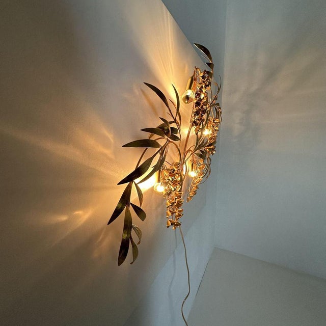 1970s Large Italian Floral Gilded Gold Wall Lamp, 1970s For Sale - Image 5 of 18