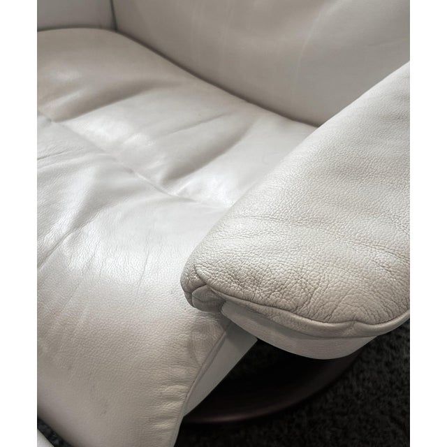 White Mid 20th Century Scandinavian Ekornes Stressless Lounge Chair and Ottoman in White Leather & Rosewood For Sale - Image 8 of 18