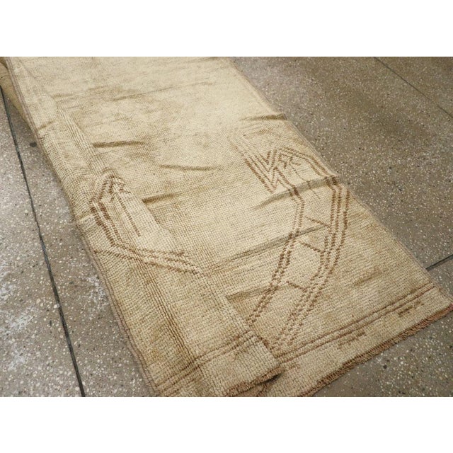 Galerie Shabab Collection Mid-20th Century Turkish Anatolian Runner For Sale - Image 9 of 10