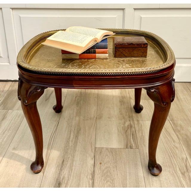 Mid-Century Queen Anne Style Mahogany Side Table With Engraved Brass Tray For Sale - Image 15 of 18