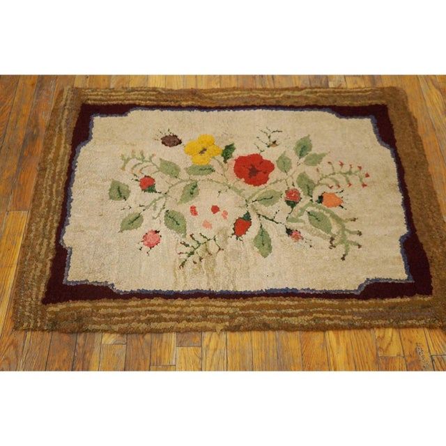 American Allover Floral 1930s American Hooked Antique Beige Folk Art Woven Wool Rug For Sale - Image 3 of 8